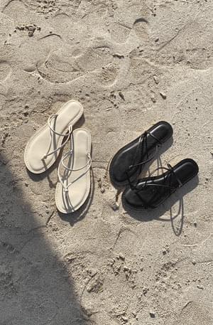 Simple line flat slippers