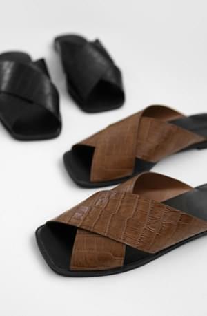Crocker X-shaped slippers