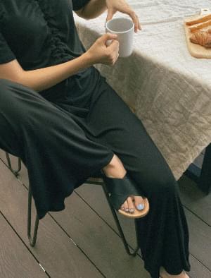 Daily bold cross slippers