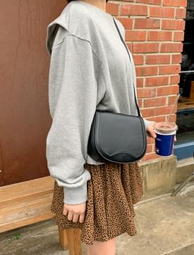 Half Moon Flap Cross Bag 肩背包