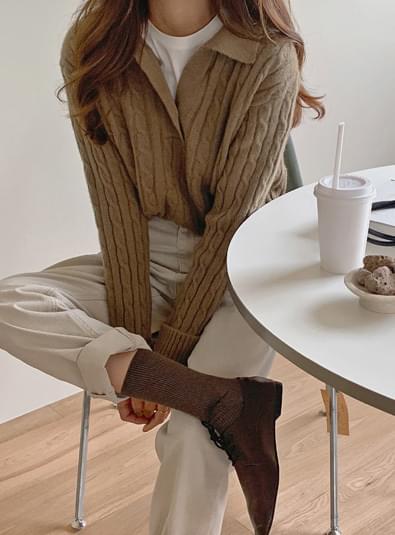 Cable collar knit