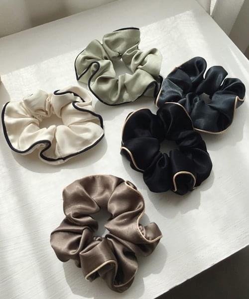 line scrunchie