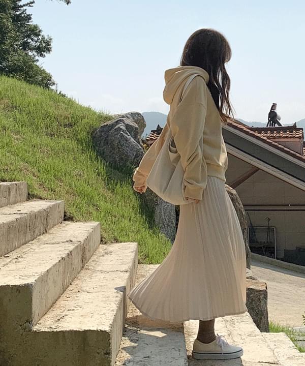Satin pleated long skirt