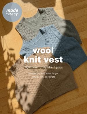 Pauling pretzel wool knit vest
