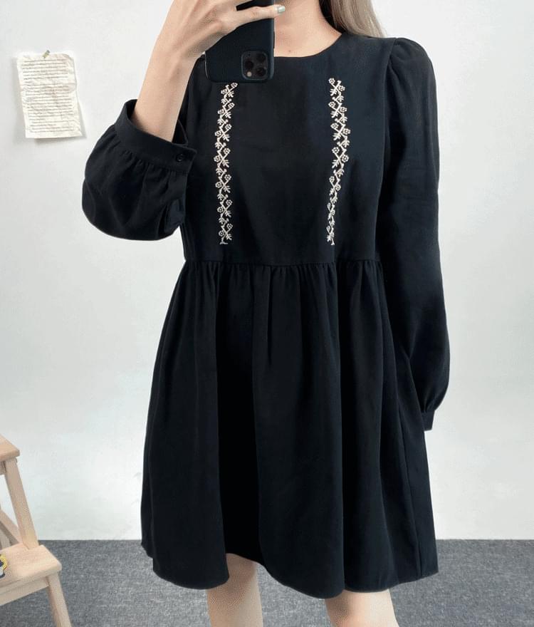 フロント刺繍切替フレアワンピース