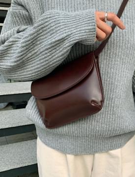 Flat square shoulder bag