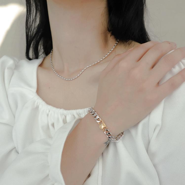 2136 lock chain bracelet