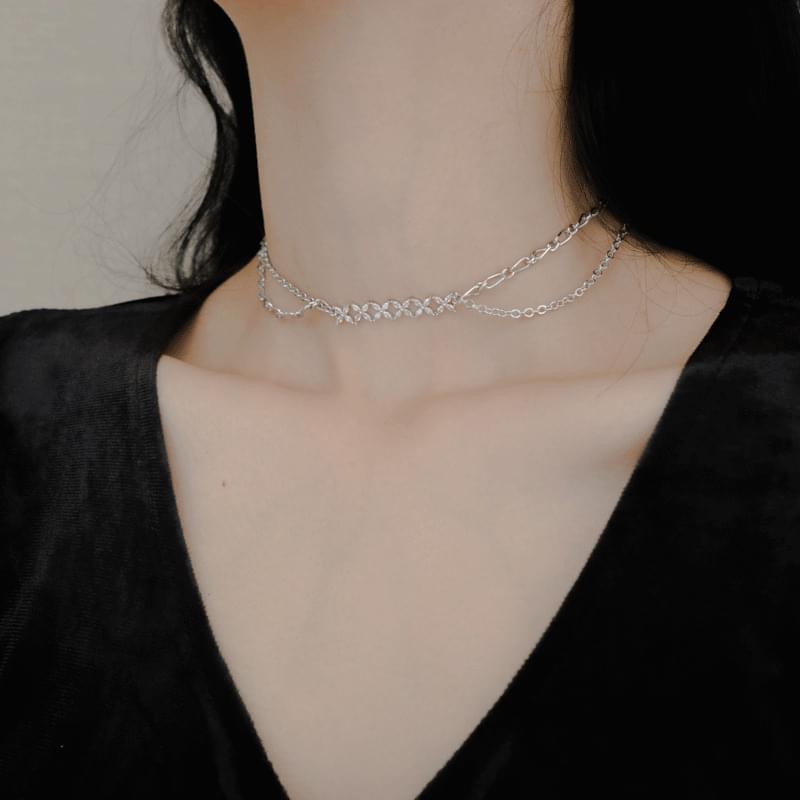 crystal crossline choker
