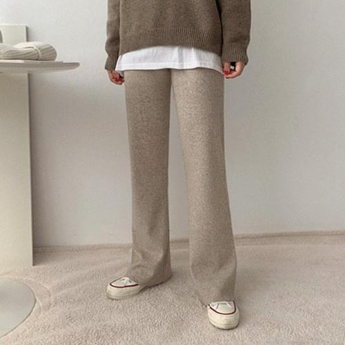 ブーツカットニットパンツ