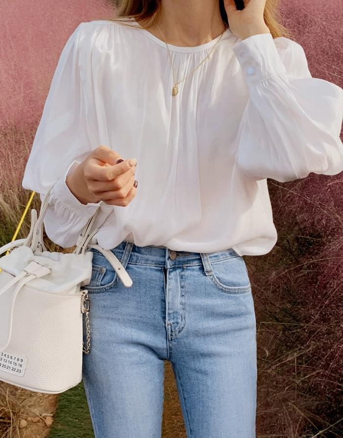 The Silky Setin Blanc Blouse