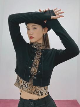 Cropped kua strap T-shirt