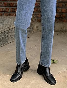 Double line square ankle boots