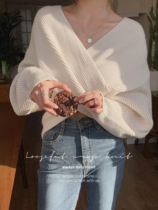 Runde Yeori Loose Fit Wrap Knit