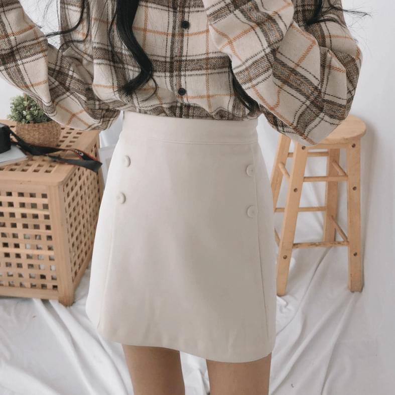 Button point skirt