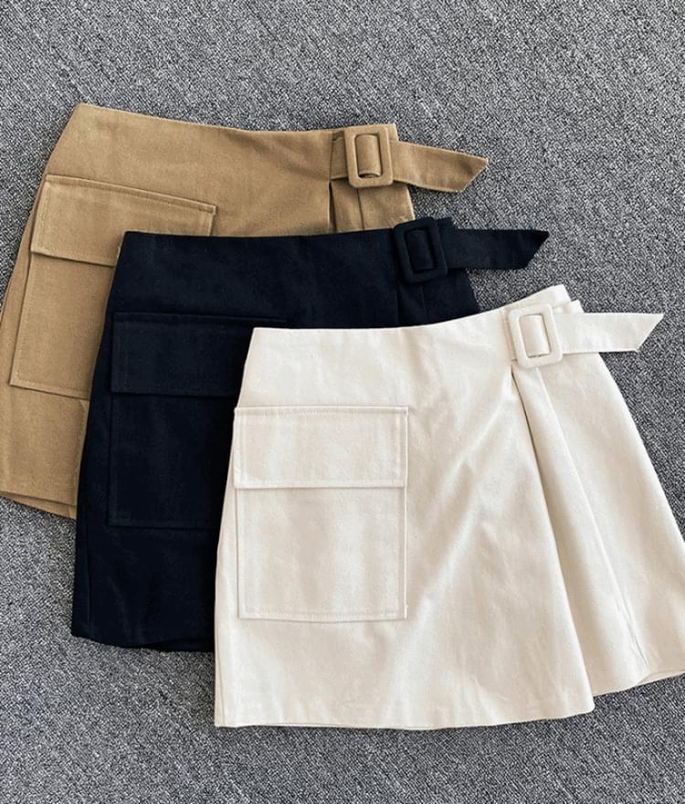 Belt banding mini skirt