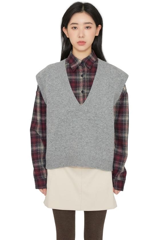 Hershey V-neck knit vest
