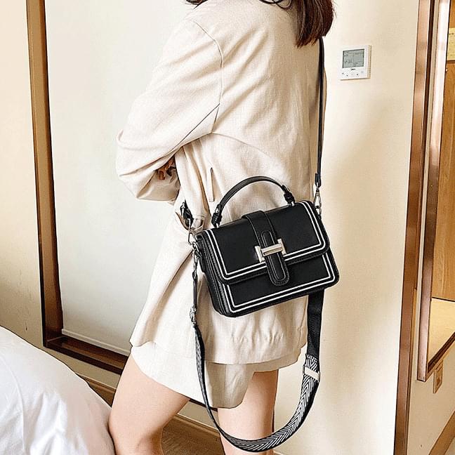 Stitch handle square shoulder bag