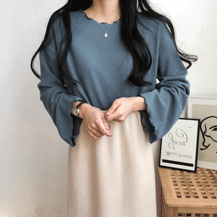 Wave trumpet sleeve knit