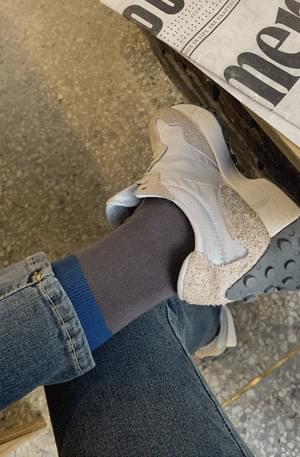 Two-tone color socks
