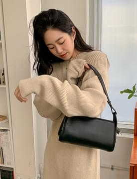 Leon square shoulder bag
