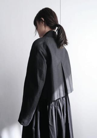 avant shape crop jacket