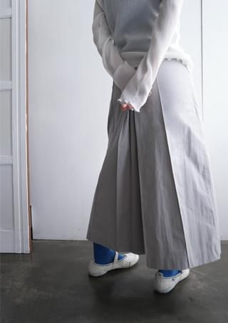 delicate skirt type pants
