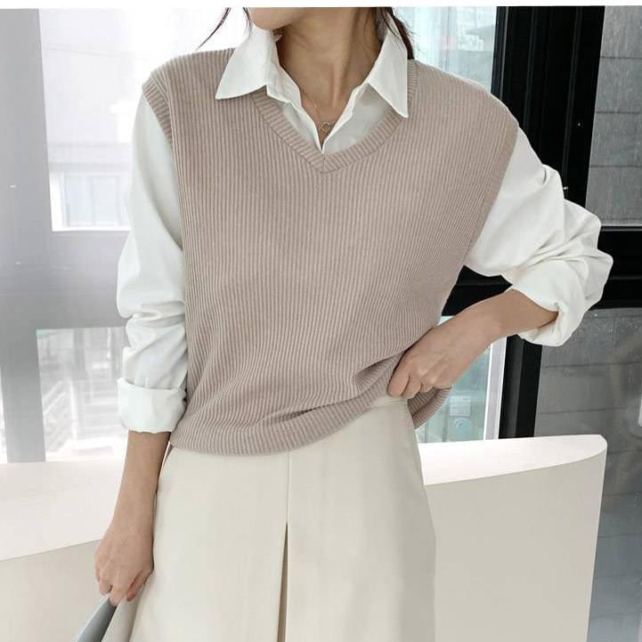 Daily V-neck vest