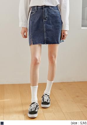 ROEND CUTTING SLIT DENIM MINI SKIRT