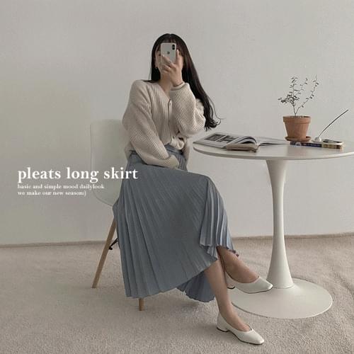 Satin wrinkled long skirt