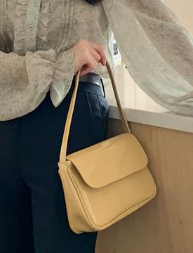 エナメルカラーフラップショルダーバッグ