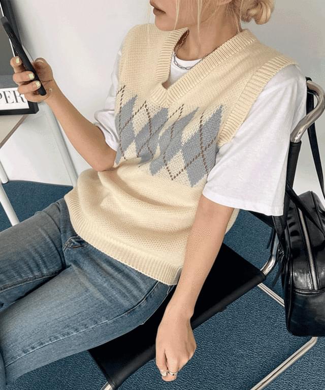 이브 아가일 니트 베스트