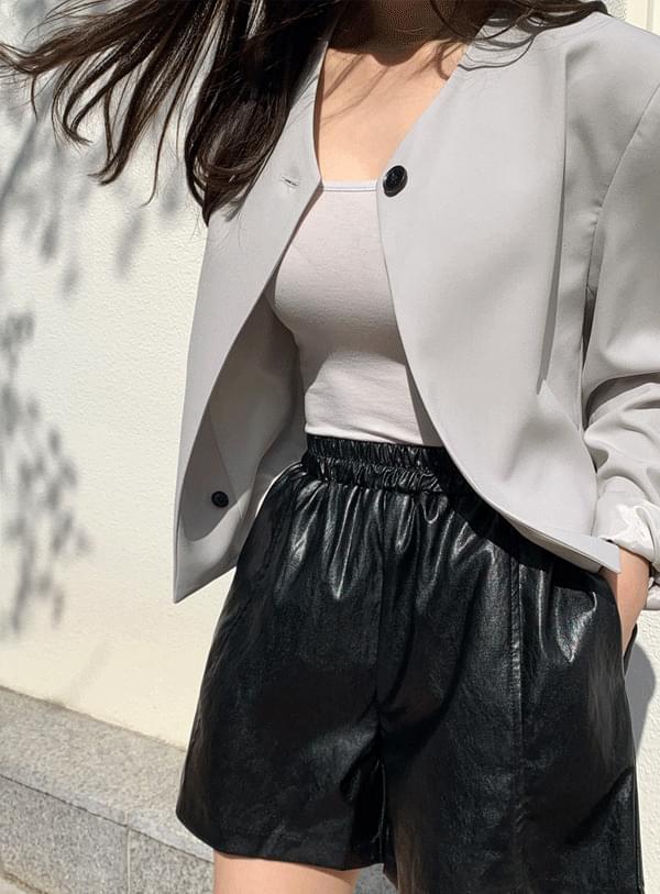 Ms. leather short pants