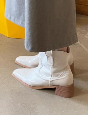 アンクルブーツ