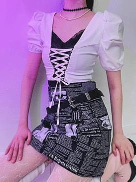 Ribbon moving crop blouse
