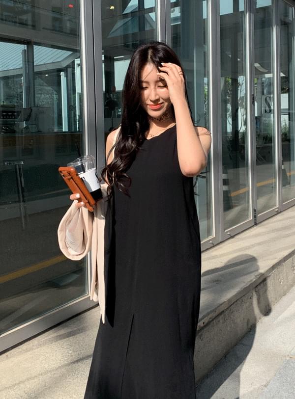 Slit Sleeveless ops