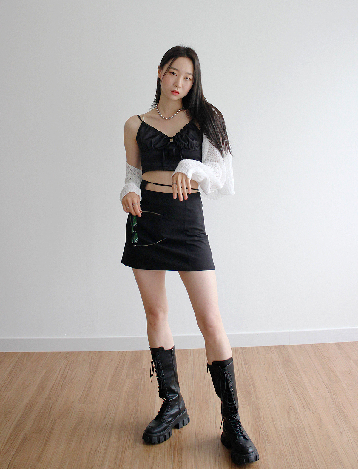 긴팔 티셔츠 모델 착용 이미지-S1L8
