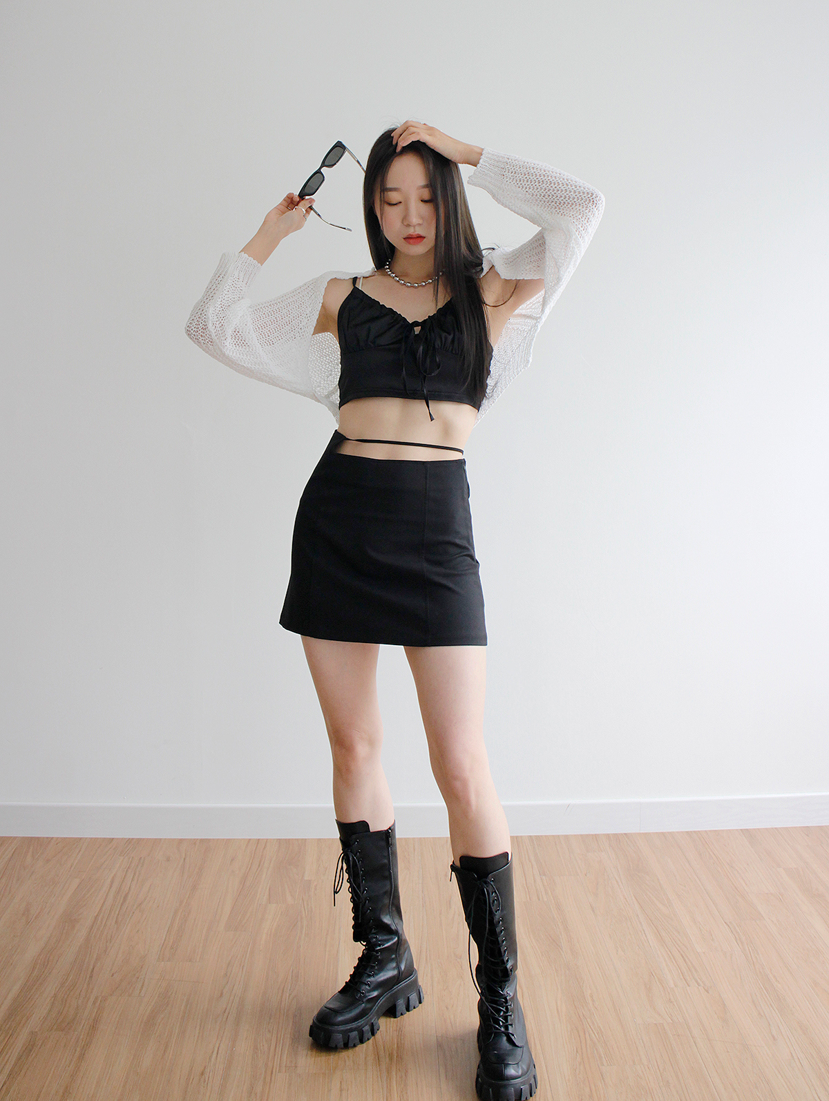 긴팔 티셔츠 모델 착용 이미지-S1L5