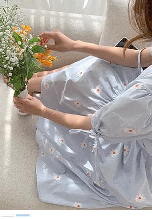 Daisy-scented embroidered ribbon Dress