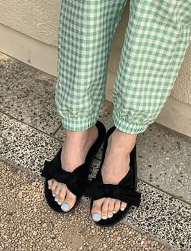 Suede ribbon slippers