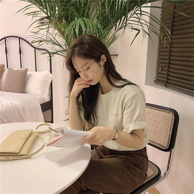 반팔 티셔츠 모델 착용 이미지-S1L14