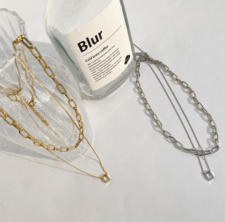 RIVA CLIP CHAIN LAYERED NECKLACE RIVA CLIP CHAIN LAYERED NECKLACE