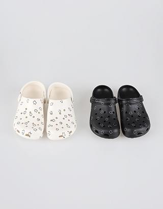 smile band clog