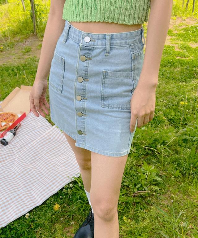 Denter button denim mini skirt