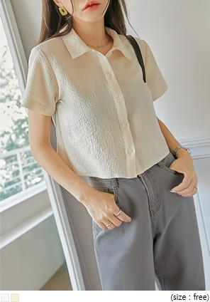 EMBOSSING COLLAR CROP 1/2 BLOUSE