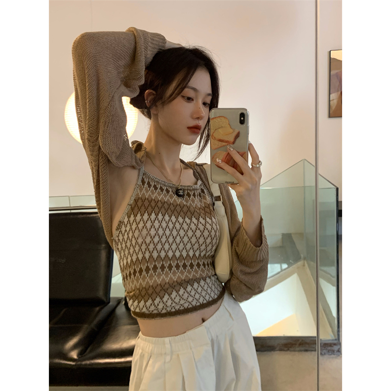 민소매 모델 착용 이미지-S1L7