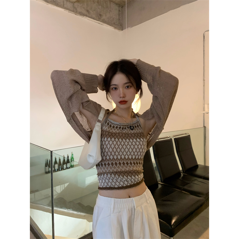 민소매 모델 착용 이미지-S1L8