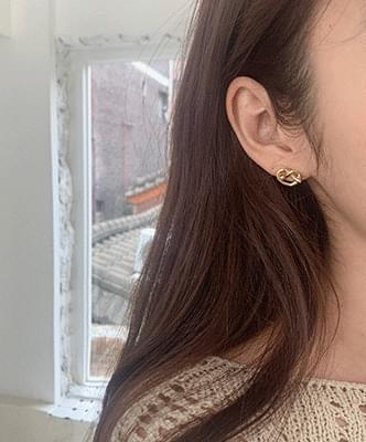 stud-earring