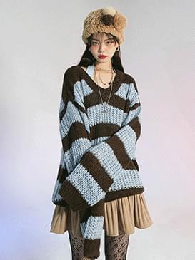 Stripe Clip V-Neck Knitwear