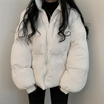 소프티한 컬러감의 패딩