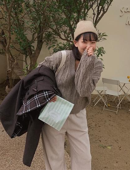 페이지 꽈배기크롭니트